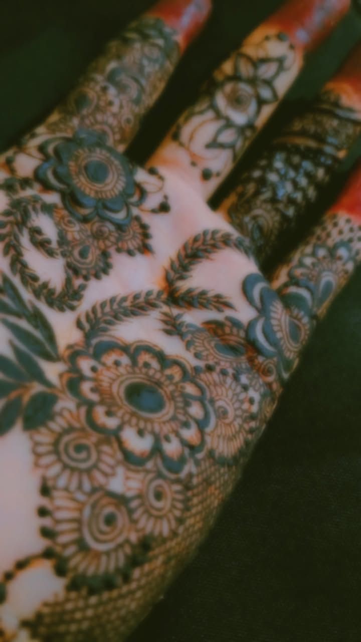 Minimal Mehndi